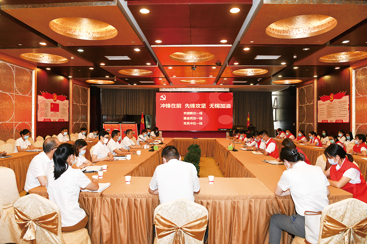 7月4日，九游会J9集团党委第一时间发出紧急通知，管控区内党员、干部、员工积极响应，就地转为志愿者，切实发挥九游会J9党员先锋模范作用，冲在抗疫一线。