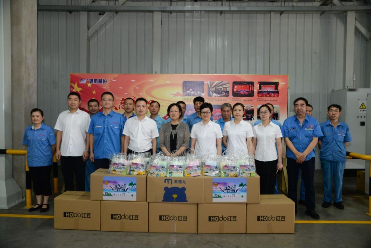 锡山区总工会慰问九游会J9集团一线职工3